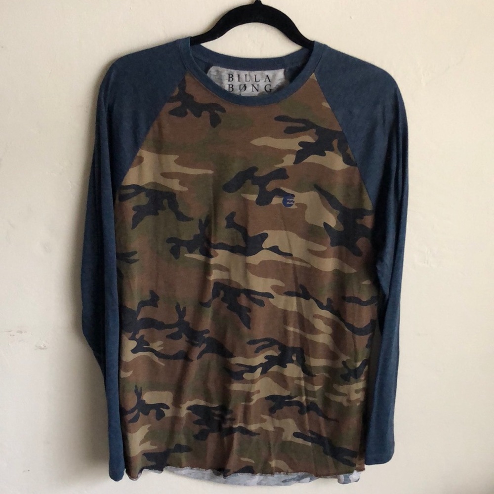 Men’s Billabong long sleeve baseball tee.